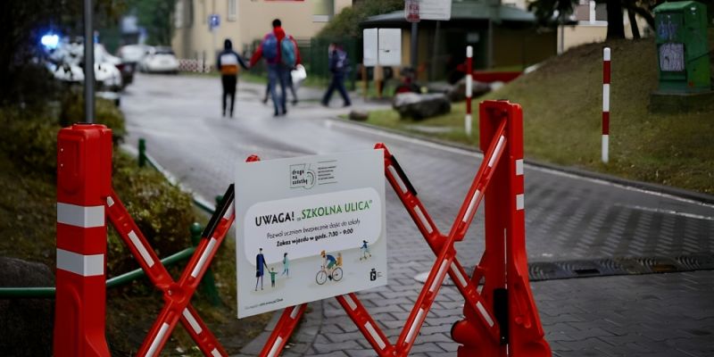 Bezpieczna droga do szkoły: ulica Koncertowa zamknięta dla samochodów