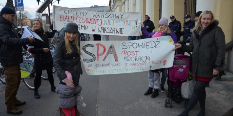 Warszawski protest rodziców przeciw deklaracji LGBT+