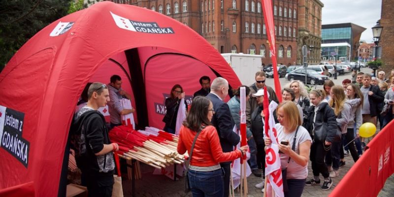 Ponad 2 tys. flag trafiło do gdańszczan oraz turystów z Polski i Europy podczas Święta Miasta