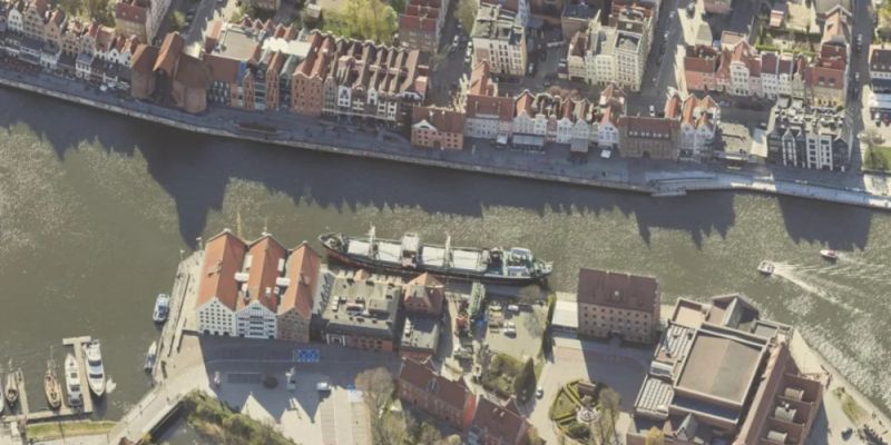 Samolot nad Gdańskiem. Miasto zbiera dane 3D – sprawdź, co powstaje z lotu ptaka