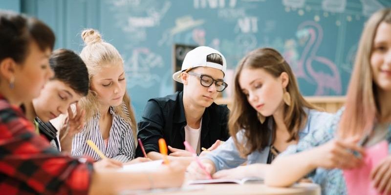 Za naukę, sport, ale także za postęp i zaangażowanie społeczne. Stypendia dla 65 sopockich uczniów