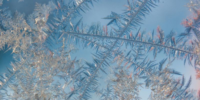 Zima nie odpuszcza - śnieg, gołoledź i silny mróz w Warszawie