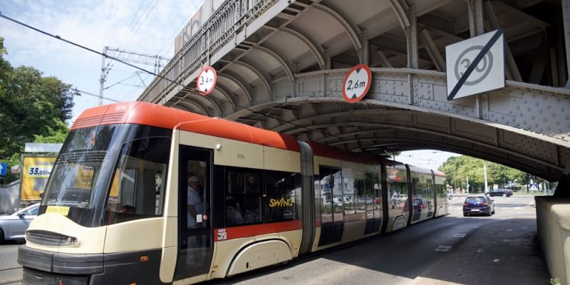 Milion złotych na ochronę trakcji na al. Hallera