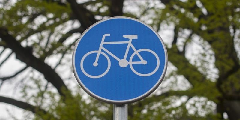 Wola uspokoi ruch rowerowy w problematycznych miejscach. Rusza pilotaż po skargach mieszkańców