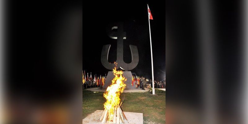 Zniszczono drewniane krzyże na Kopcu Powstania Warszawskiego