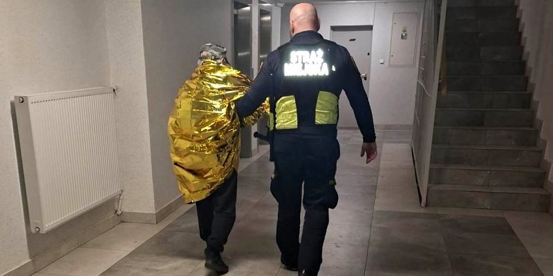 Skuteczna interwencja na Olszynce Grochowskiej: Wspólna pomoc mieszkańców i straży miejskiej dla zagubionego seniora