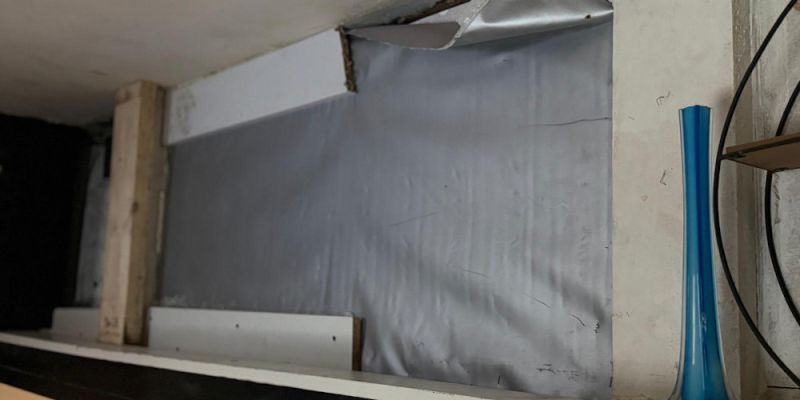 Ukrył się w schowku pod sufitem. Poszukiwany 42-latek zatrzymany przez policję