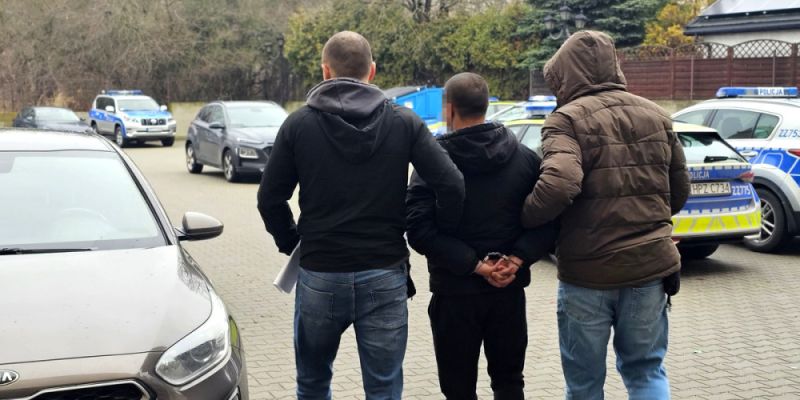 Kamera monitoringu nie pozostawiła złudzeń: Piaseczyńska policja zatrzymała włamywacza, który okradł salon kosmetyczny