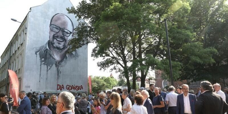 W Gdańsku odsłonięto mural Pawła Adamowicza