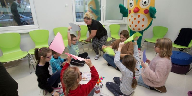 Mali pacjenci szpitala SPS ZOZ „Zdroje” otrzymali nową bibliotekę