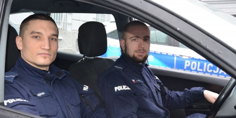 Policjanci ratowali życie 30-letniemu mężczyźnie