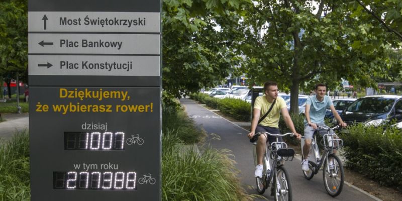 Jak warszawiacy korzystają z miejskich rowerów i hulajnóg?