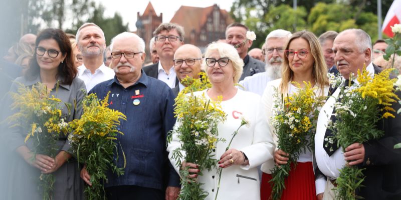 Uroczyste otwarcie Bramy nr 2 w Gdańsku: upamiętnienie podpisania Porozumienia Gdańskiego sprzed 43 Lat