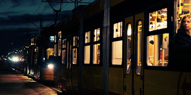 Zimowa zmiana czasu. Co z nocnymi autobusami i SKM?