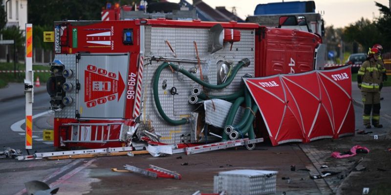 Tragiczny wypadek na DK20: dwaj strażacy zginęli w służbie