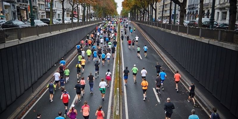 Imprezy sportowe i uroczystości na ulicach Warszawy