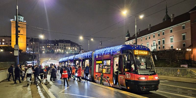 Świąteczna komunikacja rusza na trasy: Boże Narodzenie w metrze, tramwaju i autobusie