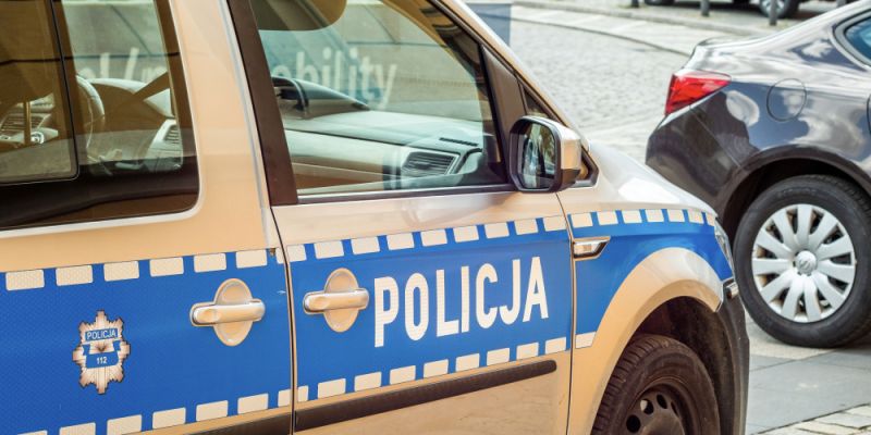 Kradzież defibrylatora AED w Radzyminie. Czujność mieszkańców doprowadziła do zatrzymania podejrzanego