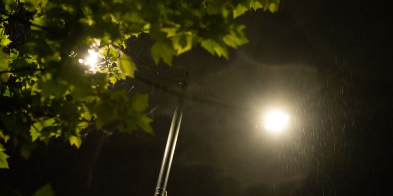 Nowoczesne oświetlenie Warszawy: Znaczące oszczędności podczas najdłuższej nocy w roku