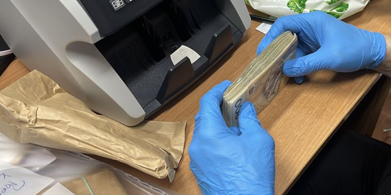 Dzięki akcji policji senior nie stracił ponad 200 tysięcy złotych