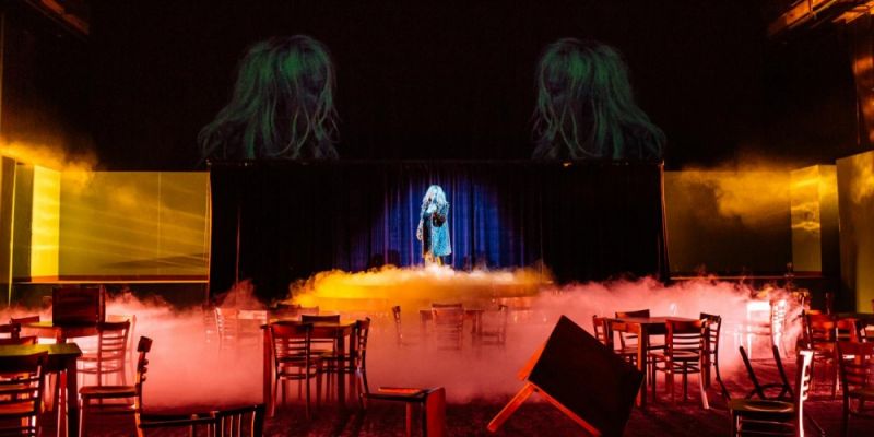 Na krawędzi – recenzja spektaklu „Bella Figura”
