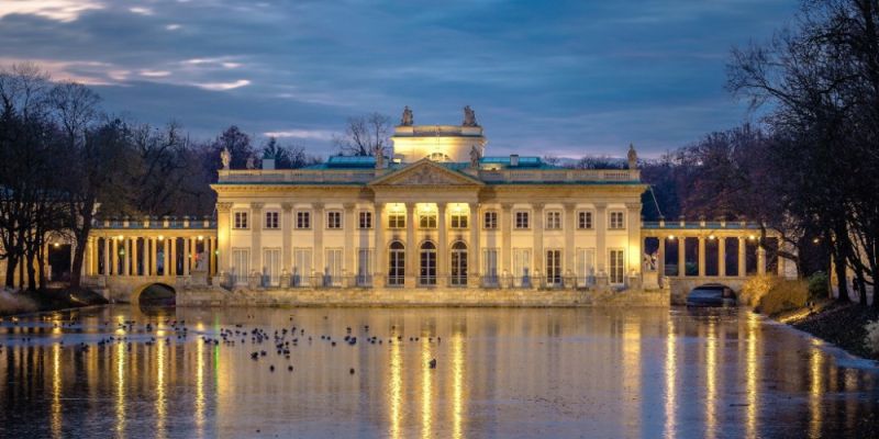 Nowa akcja zwiedzania Łazienek Królewskich. Muzeum organizuje oprowadzania po historycznych wnętrzach ze specjalistami. Wstęp wolny