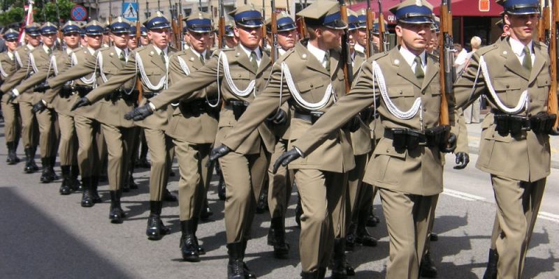 Zamiast dnia wagarowicza - dzień „Łączności z mundurem”