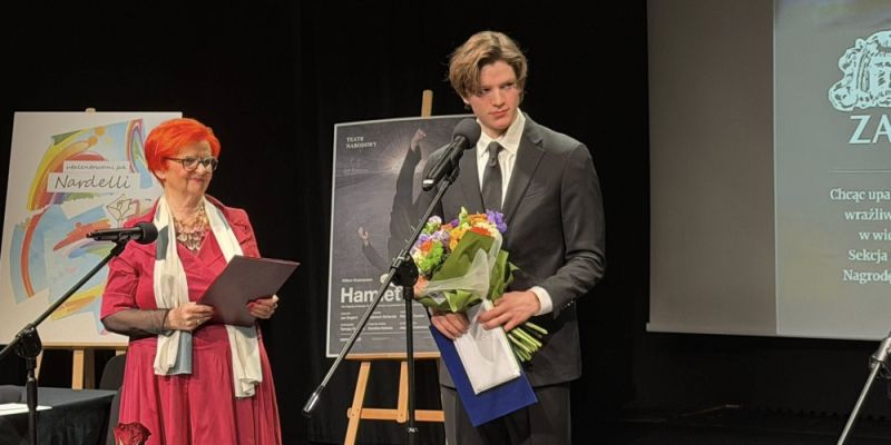 Młody Hamlet zachwycił Warszawę. Hugo Tarres z Nagrodą im. Andrzeja Nardellego