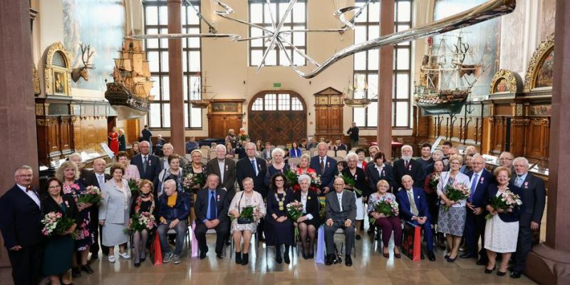 20 gdańskich par świętowało w Dworze Artusa długoletnie pożycie małżeńskie
