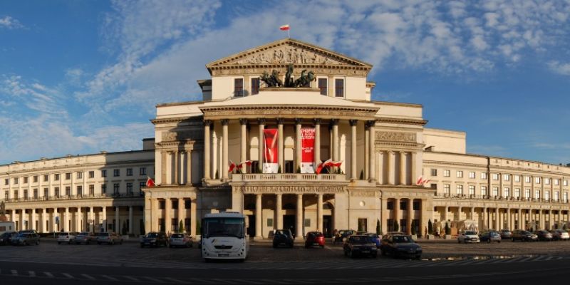 Zakaz zatrzymywania się na pl. Teatralnym