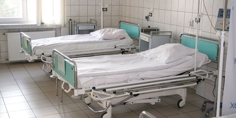UKRADLI ŁÓŻKO SZPITALNE ZATRZYMALI ICH POLICJANCI