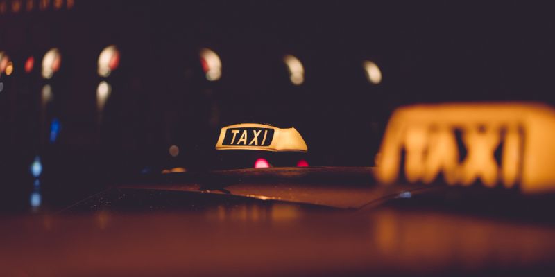 Warszawa: setki naruszeń w taksówkach. Miasto i służby zaostrzają kontrole