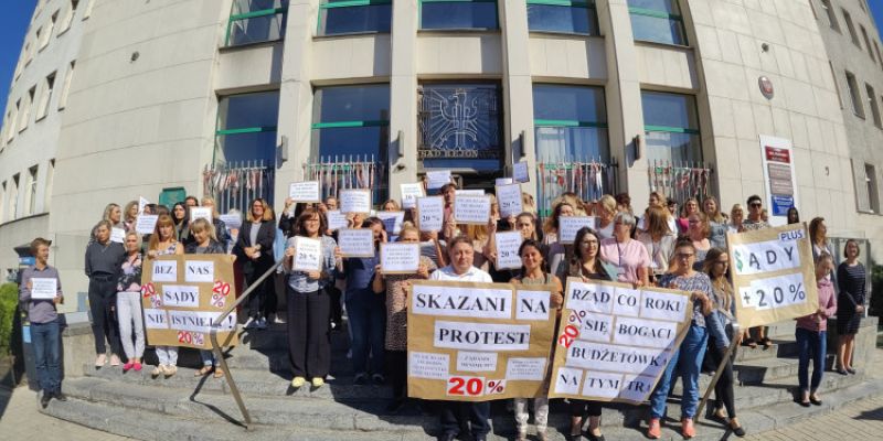 Referendum strajkowe w Zakładzie Ubezpieczeń Społecznych – pracownicy wzywają do podwyżek