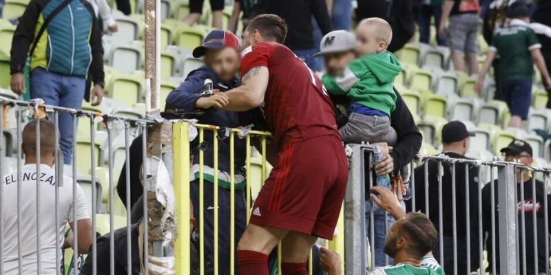 Lechia - Akademija Pandev 4:1. Dobry mecz, ale też bójka chuliganów - wstyd na całą Europę