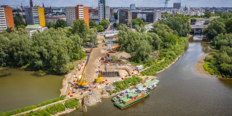 Budowa mostu na Pragę.Gotowa pierwsza podpora , czas na PIRS.