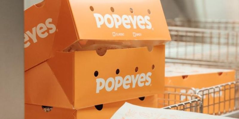 Nowa sieć fast-foodów pojawi się w Warszawie. Gdzie otworzy się Popeyes?