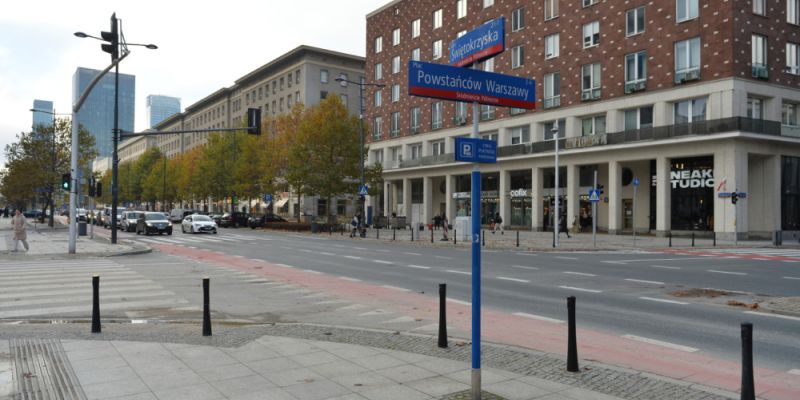 Parking podziemny i przebudowa skrzyżowania. To plany miasta na pl. Powstańców Warszawy i ul. Mazowiecką