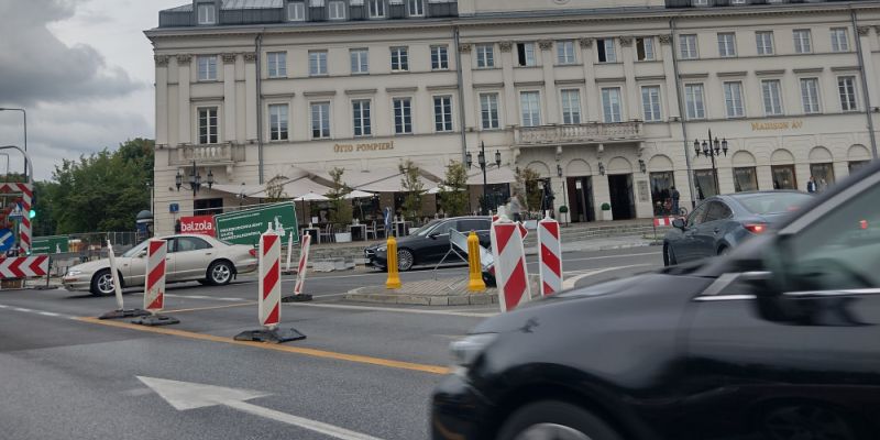 Uwaga kierowcy! W weekend utrudnienia w związku z wymianą nawierzchni na placu Bankowym