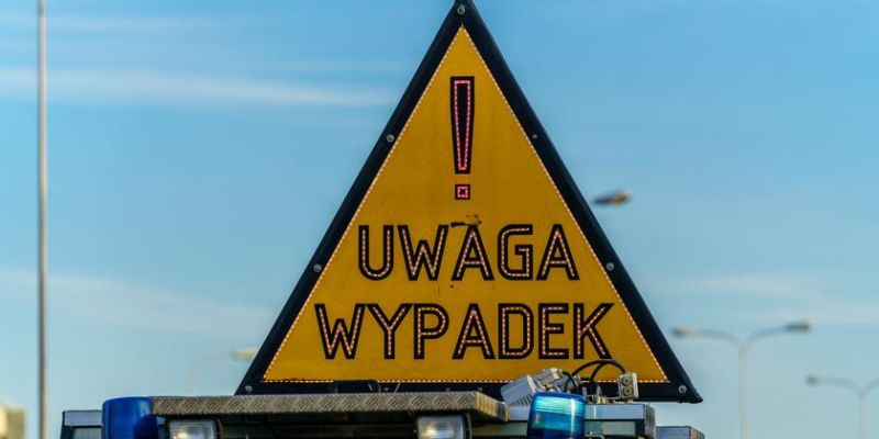 Tragiczny wypadek na DK92: dwie ofiary i zablokowana trasa