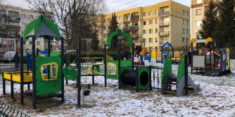 Bezpiecznie i nowocześnie na karwińskim placu zabaw