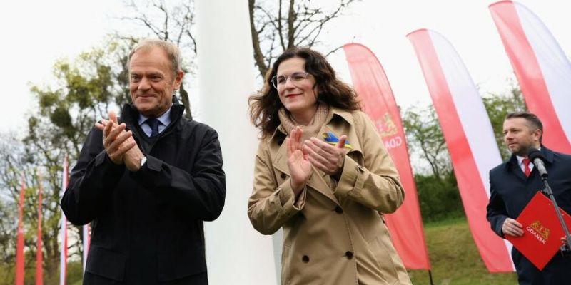 Flaga UE nad Gdańskiem. Aleksandra Dulkiewicz i Donald Tusk o Zjednoczonej Europie