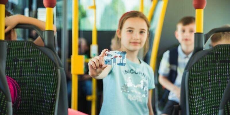 Przedłuż swojemu dziecku pakiet na bezpłatne przejazdy autobusami i tramwajami