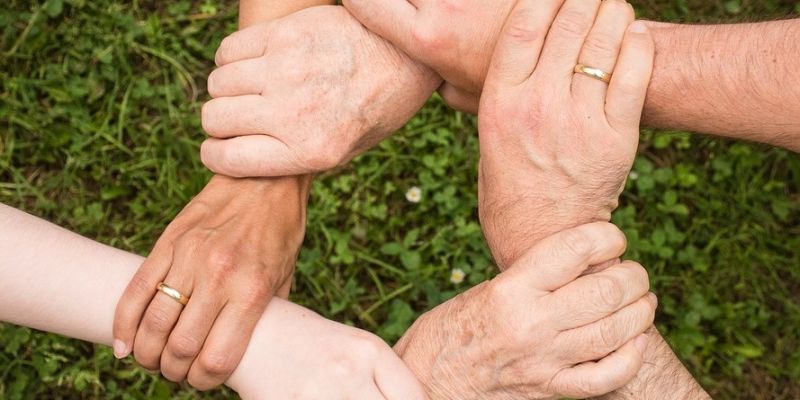 Jest pomoc dla osób stosujących przemoc - od terapii po działanie