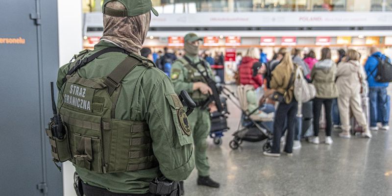 „Bomba” na czole pasażerki na Lotnisku Chopina. Pilna interwencja Straży Granicznej
