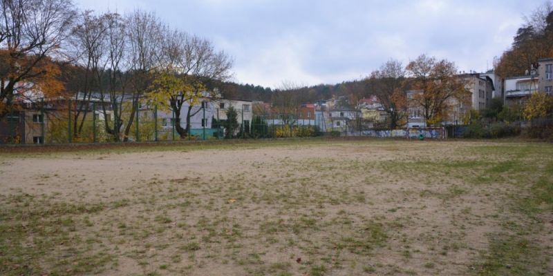 Rozpoczęto przygotowania do budowy hali sportowej przy II LO