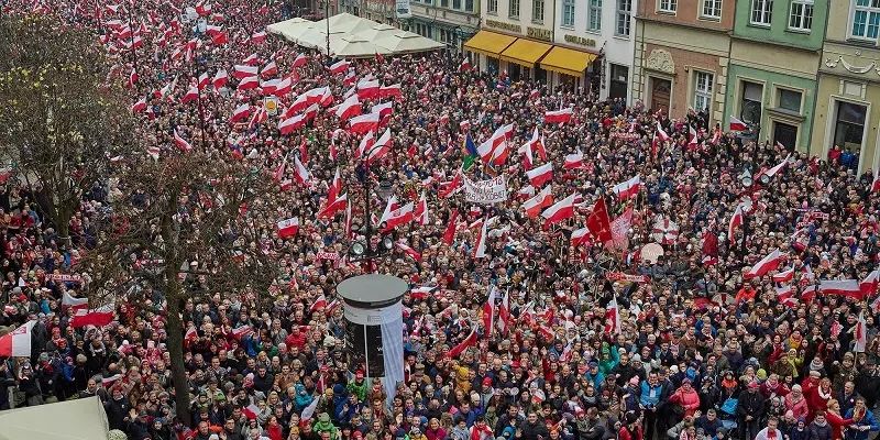 Gdańsk w biało-czerwonych barwach na Święto Niepodległości