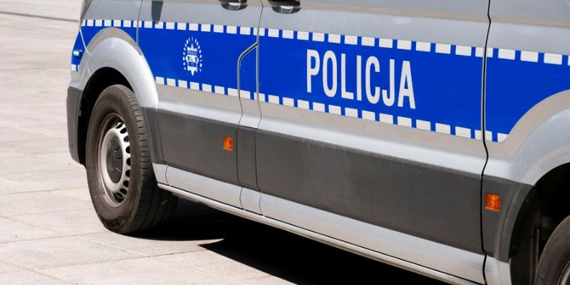 Mężczyzna zaatakował nożem dwóch pracowników sklepu na Bemowie