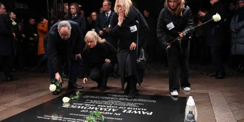 Mieszkańcy Gdańska oddali hołd w 4. rocznica zamachu na prezydenta Pawła Adamowicza