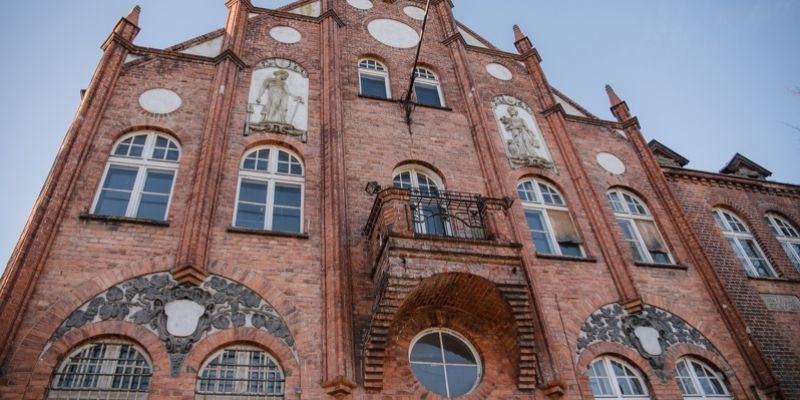 Koncepcje przebudowy Ratusza Oruńskiego i nowego Domu Sąsiedzkiego. WIZUALIZACJE