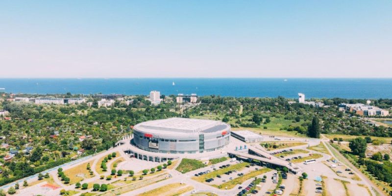 Bezpłatny Eko parking przy ERGO ARENIE. Busem do centrum Sopotu, na plażę i Opery Leśnej